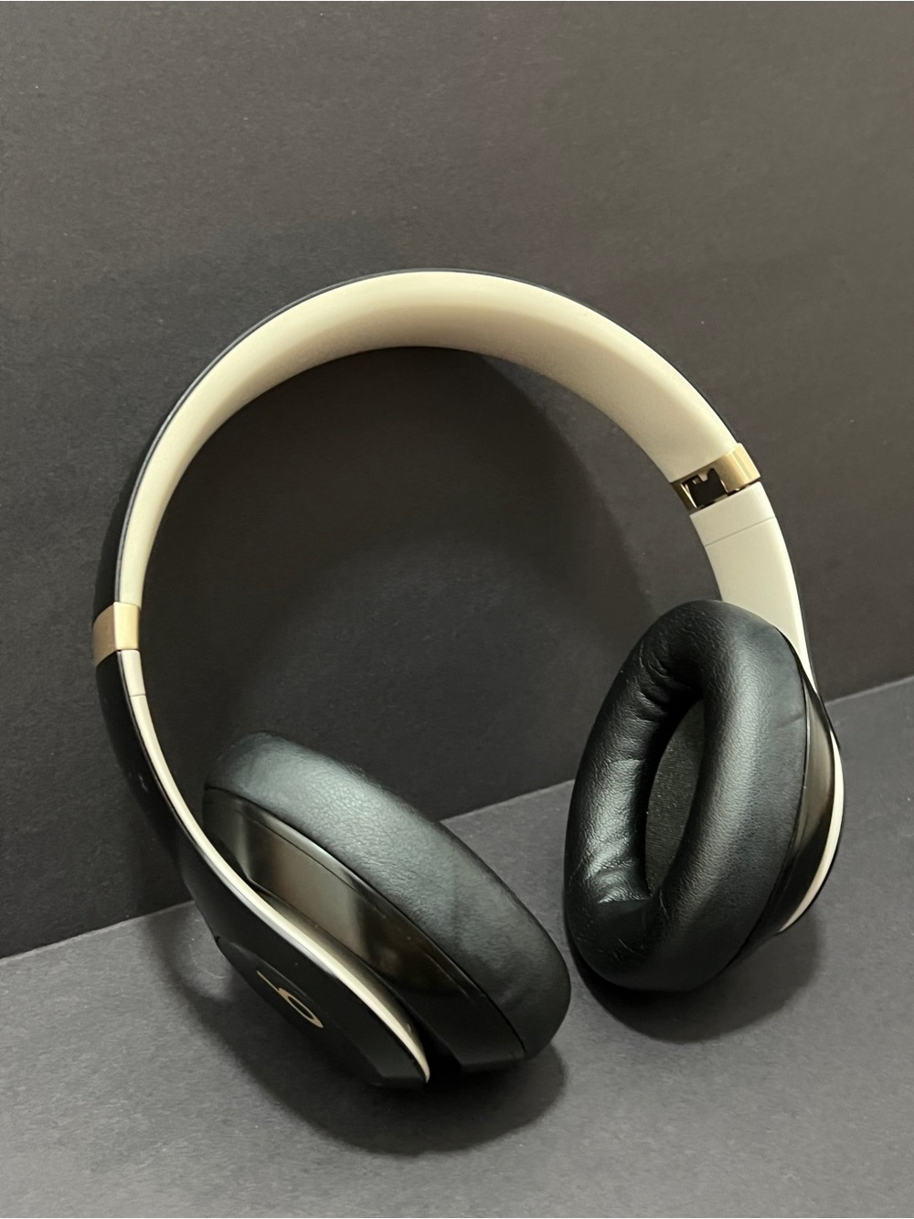 Beats Studio Pro Headphones black gold - Picture 4 of 13